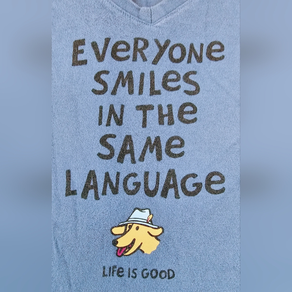 Life is Good wmn's crusher tee, sz M, blue,"Everyone smiles..." front graphic